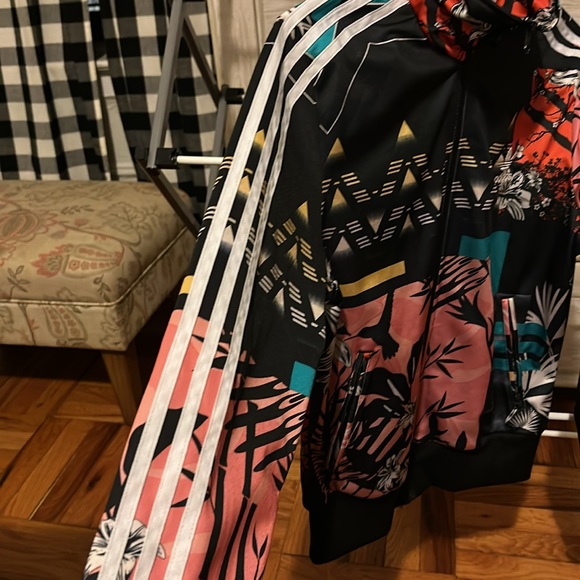 Adidas vintage track jacket EUC!!! - Picture 4 of 5